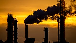 Выбросы химического завода BASF в Людвигсхафене, Германия