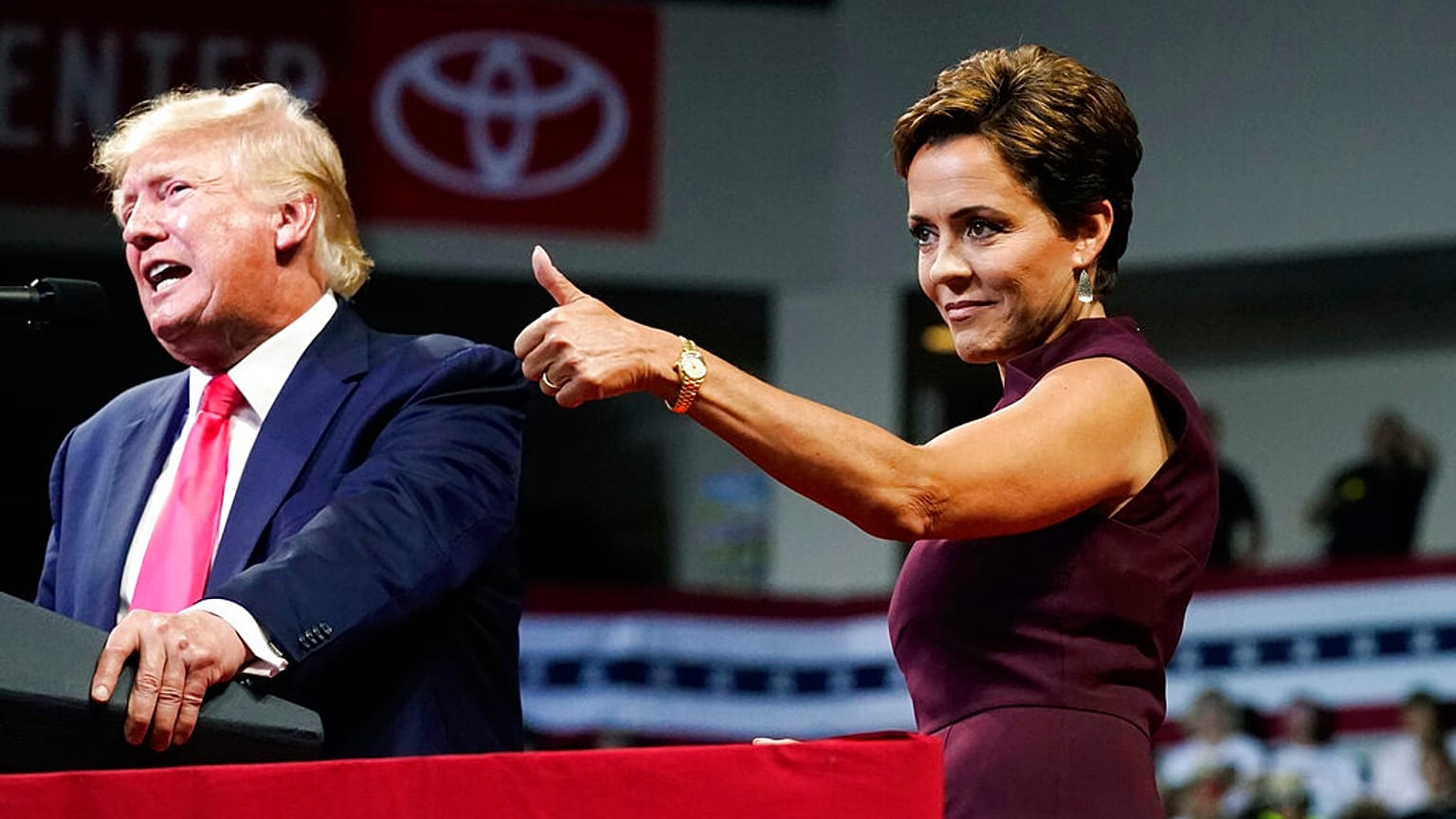 Donald Trump mit Kari Lake in Arizona