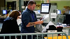 В США подсчитывают голоса избирателей, поданные на промежуточных выборах