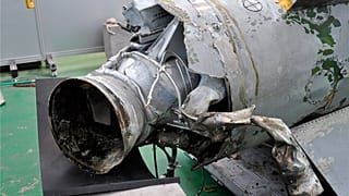Güney Kore, Kuzey Kore'nin Japon Denizi yönüne fırlattığı füzenin parçalarını basınla paylaştı