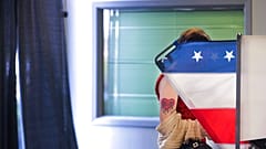 ABD ara seçimlerinde Tennessee'de oy kullanan bir kadın seçmen