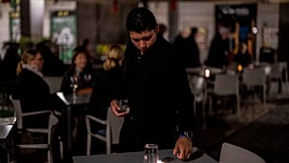 Pár percre elsötétültek a madridi Plaza Mayor éttermei és bárjai kedden