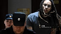 Amerikalı kadın basketbolcu Griner mahkeme salonundan ayrılırken