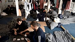 Algunos de los migrantes rescatados del mar a bordo del barco humanitario Ocean Viking que navega por el Mar Mediterráneo