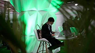Quelles solutions à la crise climatique ? Des experts débattent en marge de la COP27, à Charm el-Cheikh, en Egypte, novembre 2022.