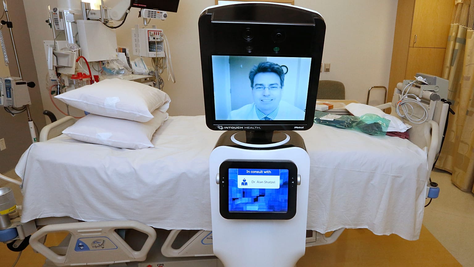 ARCHIVO - Un ejemplo de robot de telemedicina en California, Estados Unidos, 6/11/2013