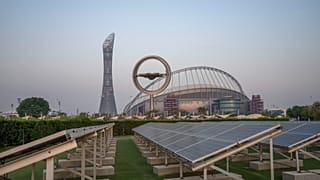 Катар стремится показать себя иностранным гостям как гостеприимный эмират, где власть передается по наследству, а традиционные мусульманские ценности по-прежнему сильны.