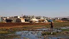 Suriye'nin kuzeybatısında açıktan akan kanalizasyon kanalları depremden önce de tehlike oluşturuyordu