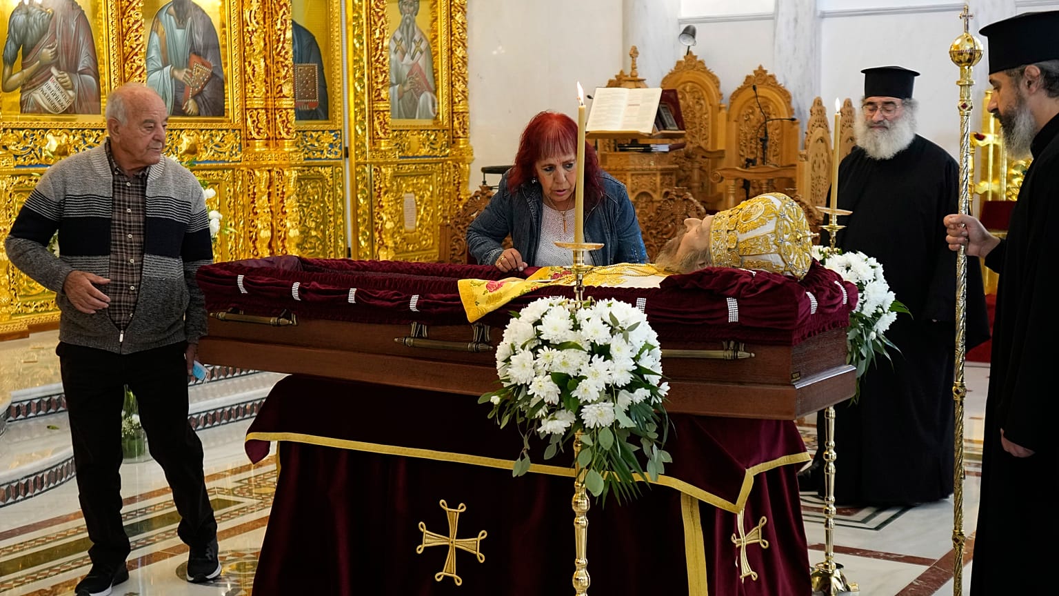 Σε λαϊκό προσύνημα η σορός του Αρχιεπισκόπου Κύπρου