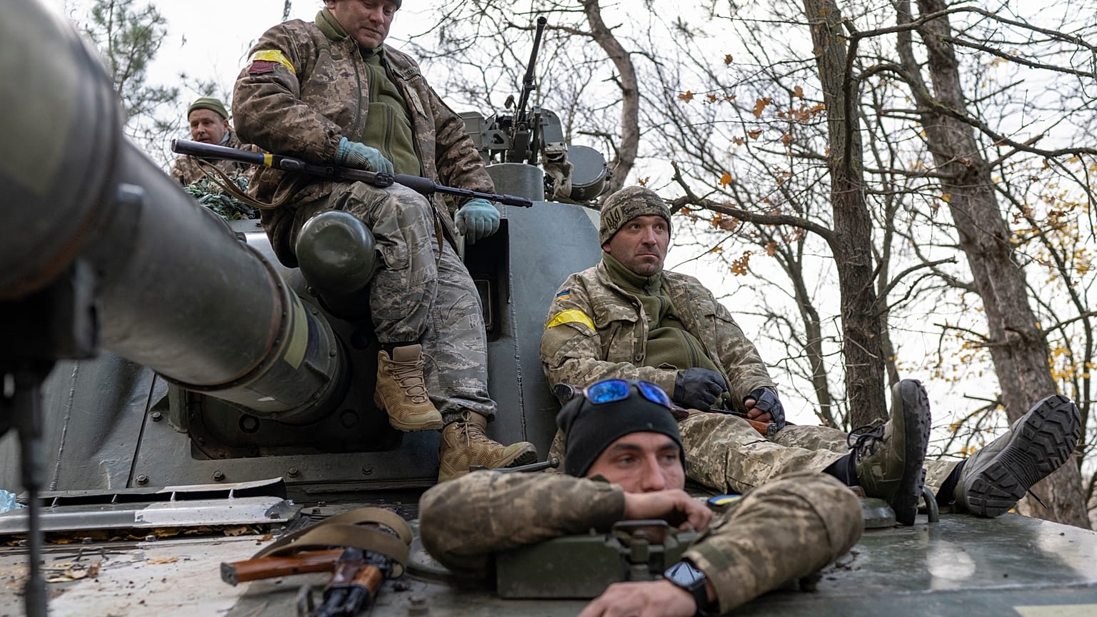 Украинские военные на подступах к окраинам Херсона