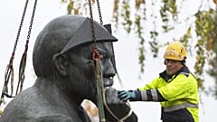 Finlandiya'da Sovyetler Birliği dönemi Lenin anıtı söküldü