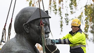 Finlandiya'da Sovyetler Birliği dönemi Lenin anıtı söküldü