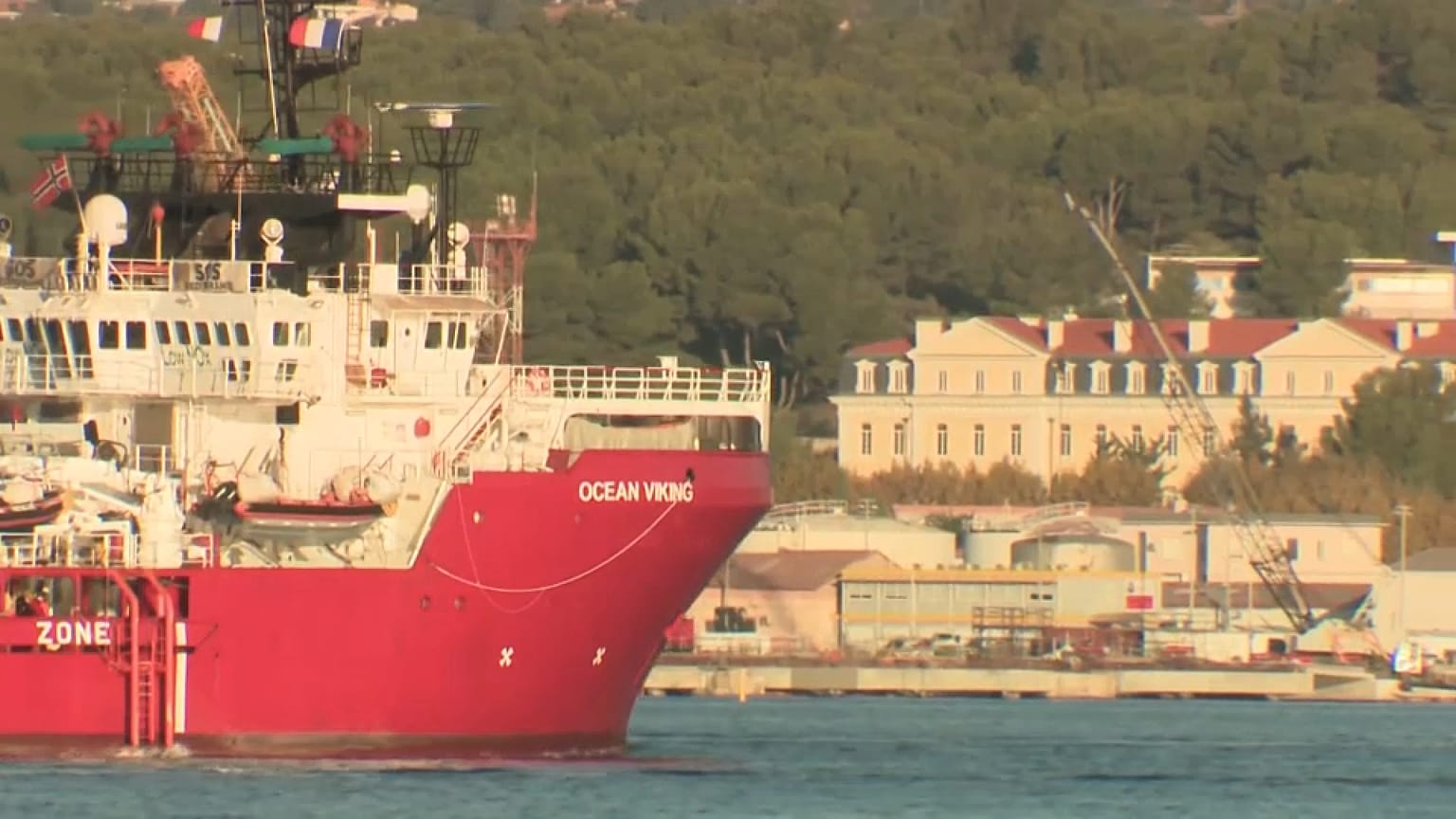 Ο πλοίο Ocean Viking στο λιμάνι της Τουλόν στη Γαλλία