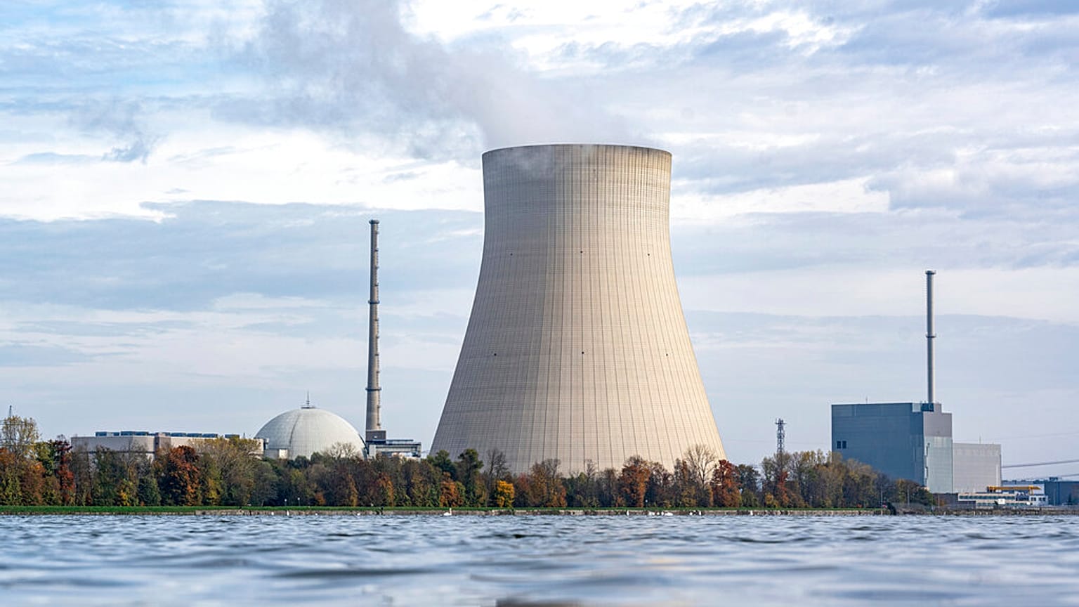 AKW Isar 2 in Bayern - eines des Atomkraftwerke, das weiter laufen soll