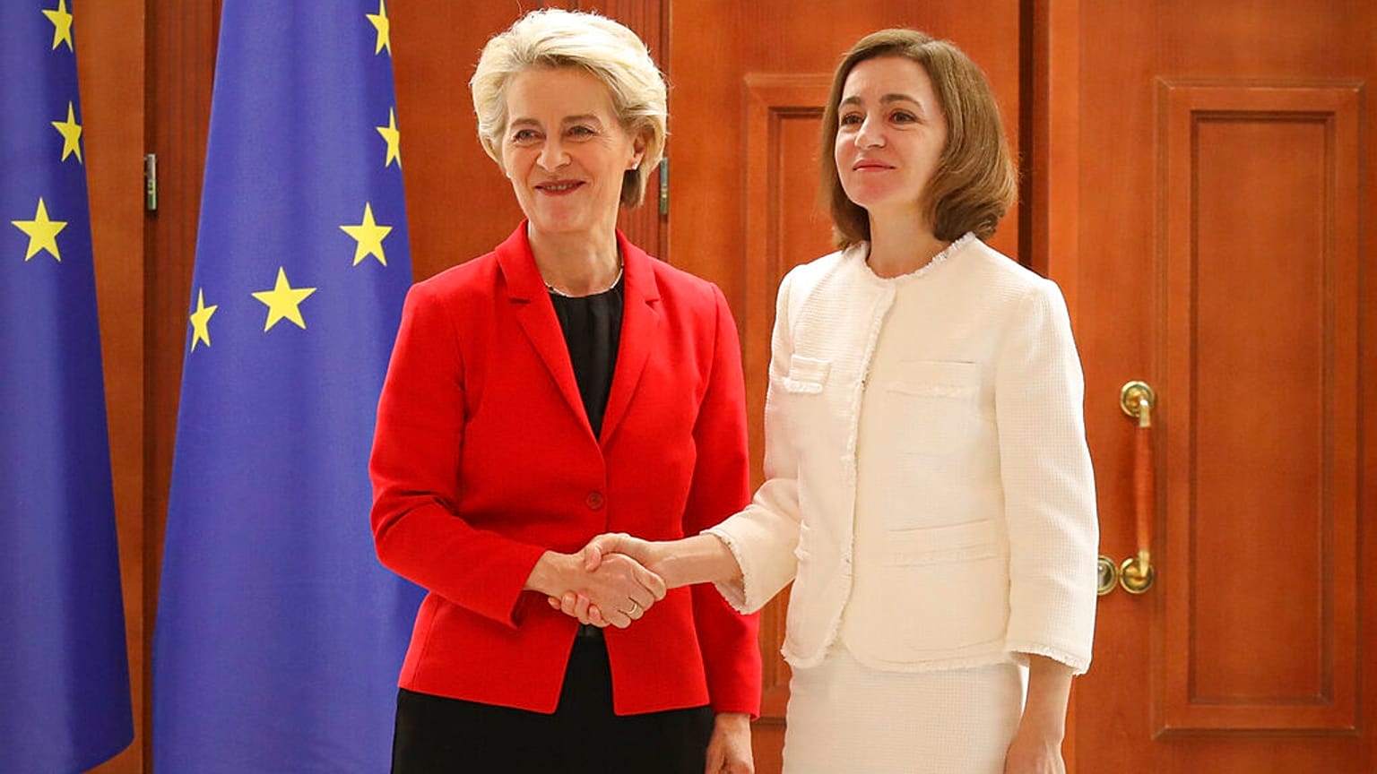 La présidente de la commission européenne Ursula von der Leyen et la présidente moldave Maia Sandu