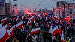 Ezrek vonultak végig a varsói belvároson  