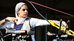 لاعبة القوس والسهم الإيرانية بارميدا قاسمي