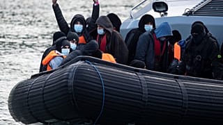 Migrants arriving in the UK in 2021.