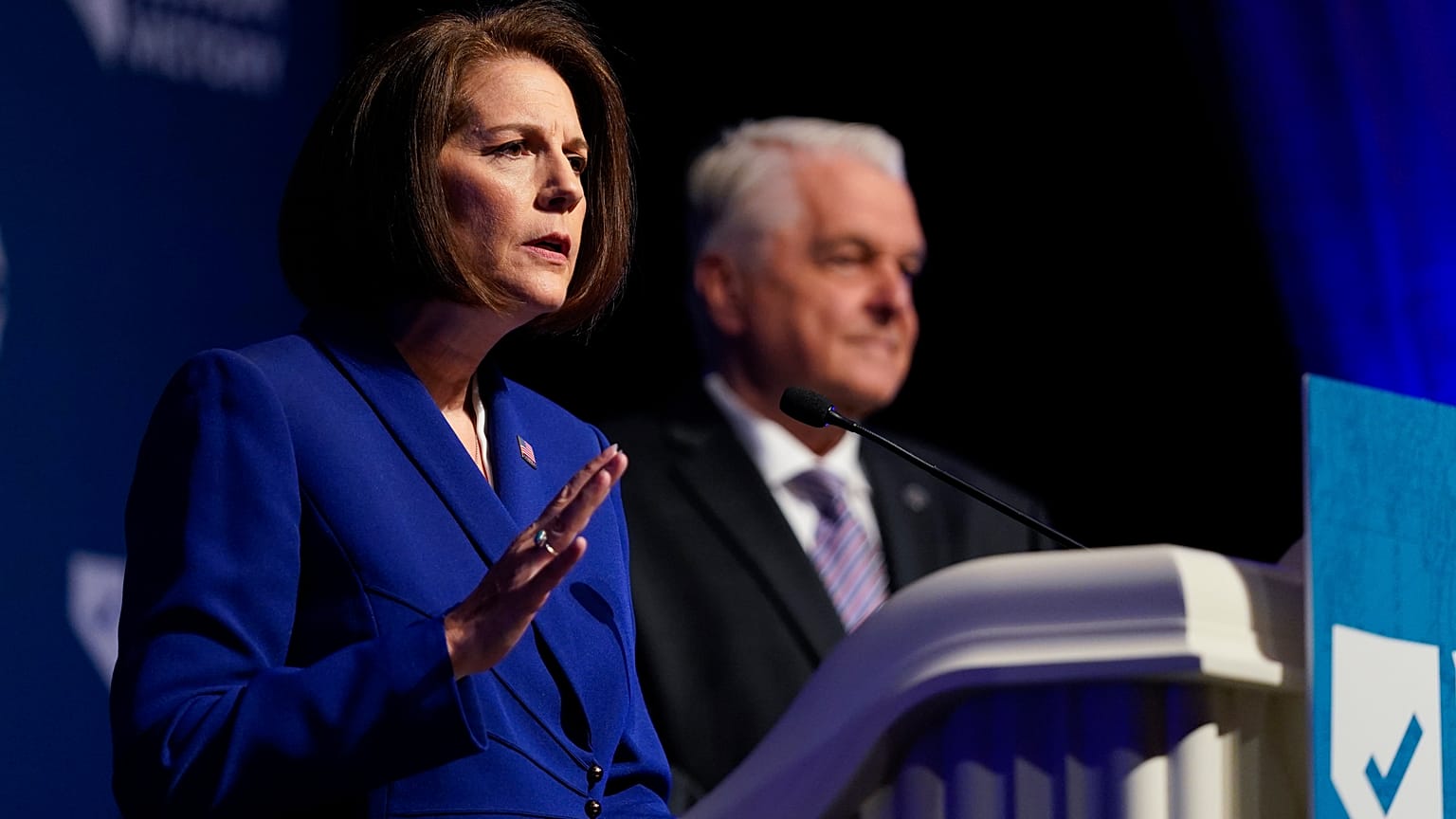 A nevadai győzes szenátor, Catherine Cortez Masto és Steve Sisolak kormányzó
