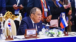 وزير الخارجية الروسي سيرجي لافروف خلال قمة رابطة دول جنوب شرق آسيا (آسيان) في العاصمة الكمبودية فنومبينه 