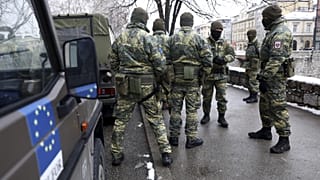 Az EUFOR alá tartozó békefenntartók a boszniai Szarajevóban