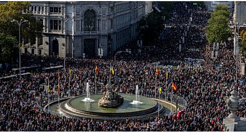 Hundreds of thousands rally to defend Madrid public healthcare on Sunday. 