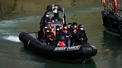 Brit határőrhajó a La Manche csatornán