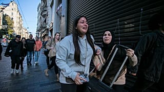 İstiklal Caddesi'nde meydana gelen patlama sonrası insanlar olay yerinden kaçıştı