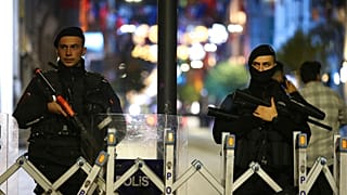 Policiers déployés dans le quartier Istiklal, à Istanbul, le 13 novembre 2022