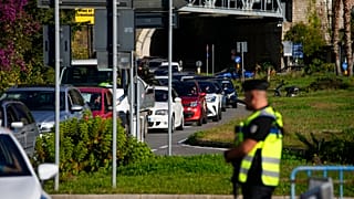 Fila na fronteira entre Itália e França, este domingo