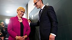 La neo presidente slovena Pirc Musar e il suo avversario, l'ex ministro degli Esteri Logar
