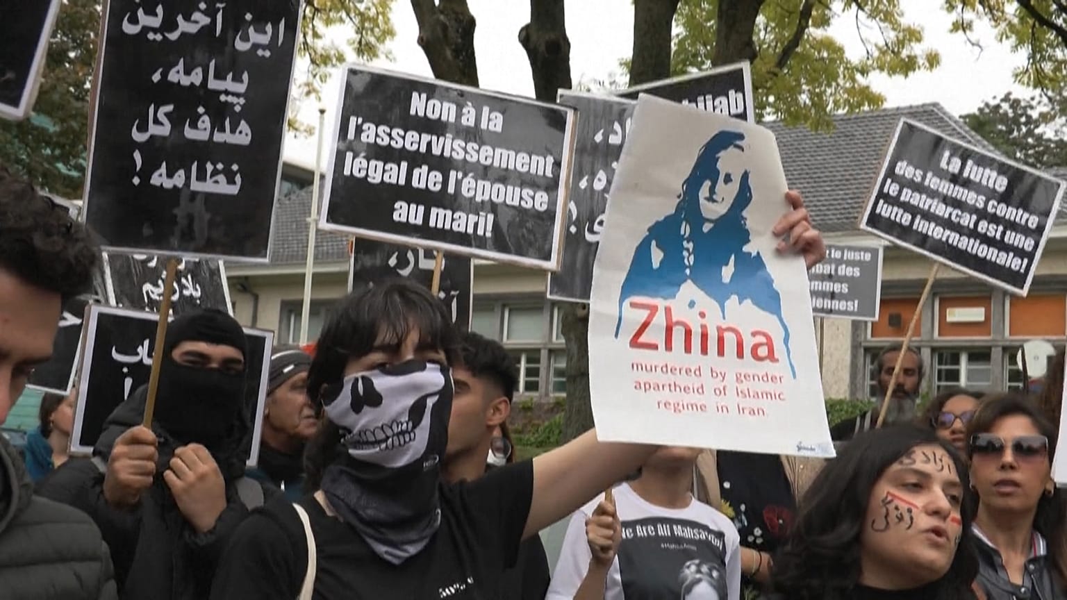 L'Iran che dice basta al regime corrotto degli ayatollah