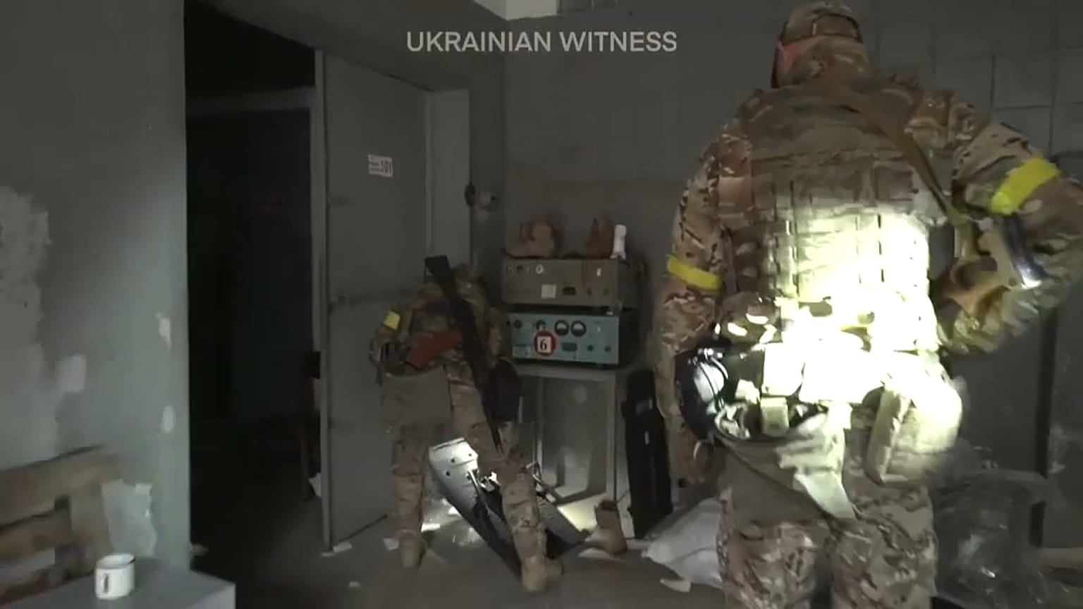 Kherson, le truppe ucraine sgomberano gli edifici