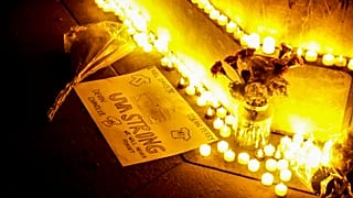 Мемориал в память об убитых футболистах в Университете Виргинии