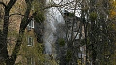 Eines der Wohngebäude in Kiew, das an diesem Nachmittag getroffen wurde