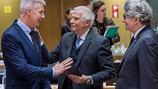 Dois membros da Comissão Europeia participaram na reunião sobre Defesa