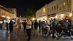 على الدراجة من إيطاليا إلى قطر لحضور المونديال