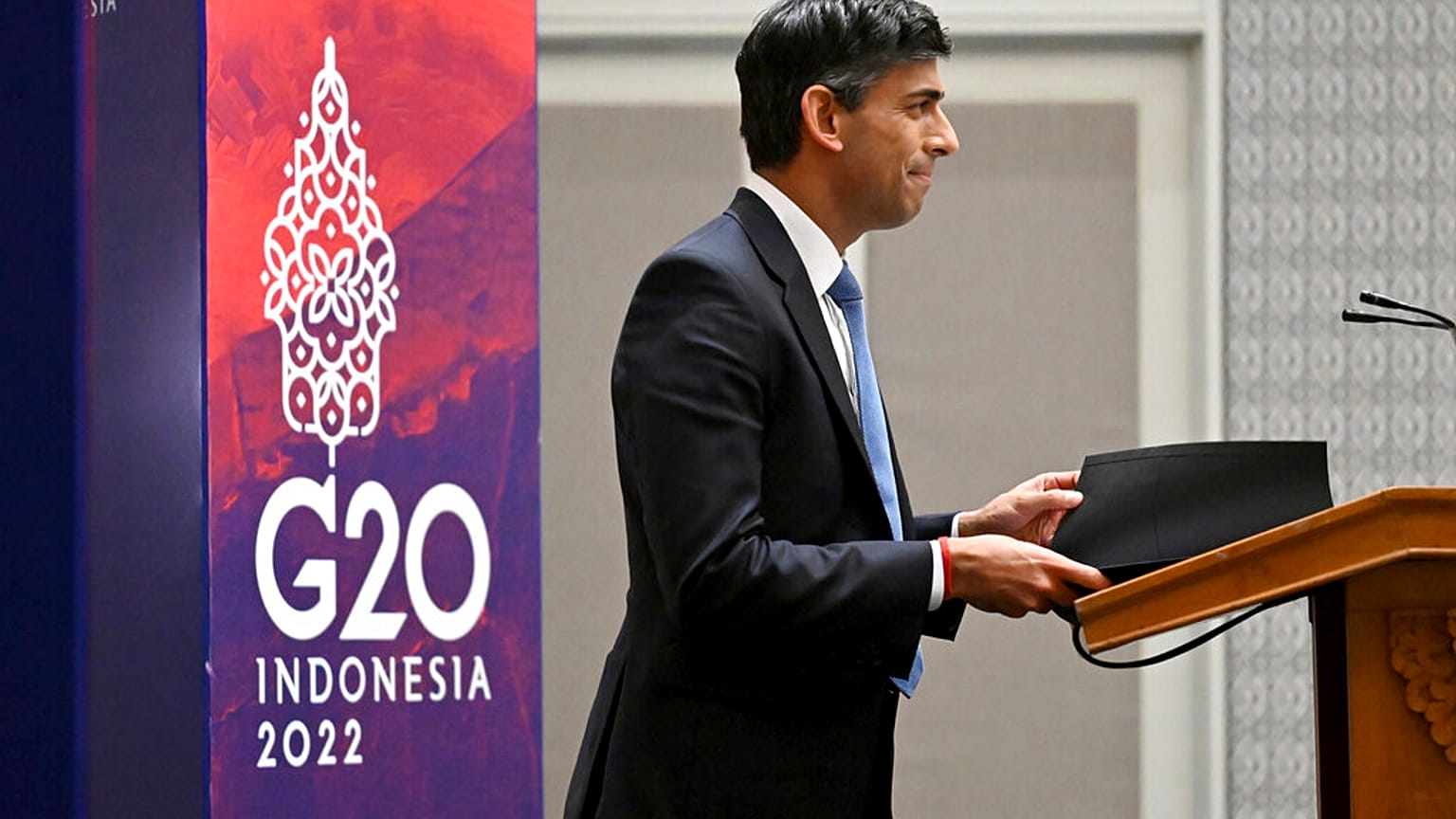 Rishi Sunak brit miniszterelnök a G20-as csúcson Indonéziában