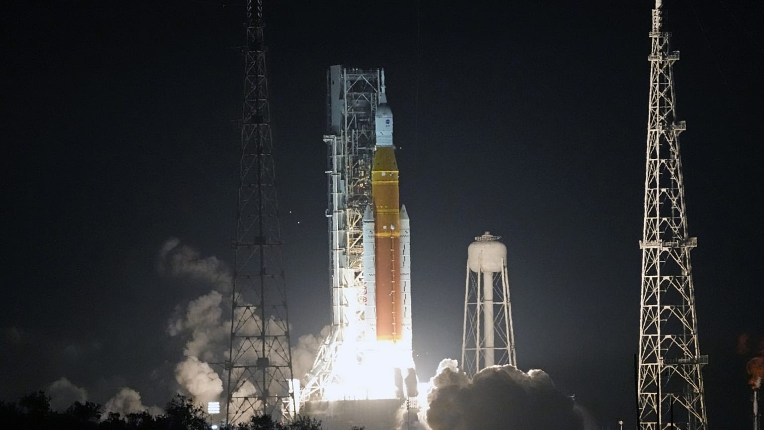 Az új holdrakéta kilövése a floridai Cape Canaveral-ben