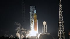 Az új holdrakéta kilövése a floridai Cape Canaveral-ben