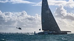 Charles Caudrelier à la barre de son Ultim "Gitana - Edmond de Rothschild"