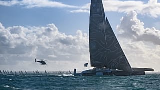 Charles Caudrelier à la barre de son Ultim "Gitana - Edmond de Rothschild"