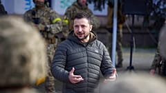 Ο Ουκρανός πρόεδρος Βολοντίμιρ Ζελένσκι επισκέπτεται την Χερσώνα μετά την απελευθέρωση