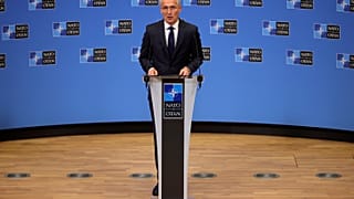Le secrétaire général de l'OTAN, Jens Stoltenberg, à l'issue d'une réunion d'urgence des ambassadeurs de l'Alliance