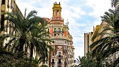With its beaches, green spaces and buzzing nightlife, Valencia makes for the perfect weekend city break.