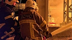 Спасатели тушат пожар на пострадавшем энерегетическом объекте в Киеве 15 ноября