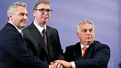 Az osztrák kancellár, a szerb elnök és a magyar kormányfő találkozója Belgrádban, 2022. november 16-án