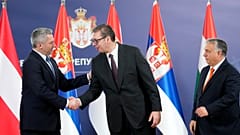 Händedruck zwischen Nehammer und Vučić