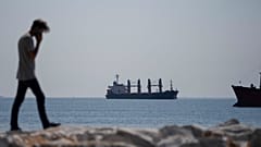 Πλοίο με σιτηρά από ουκρανικά λιμάνια ανοιχτά της Κωνσταντινούπολης