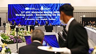 Liderler zirvesi öncesi bakalar çalışma yemeğinde bir araya geldi
